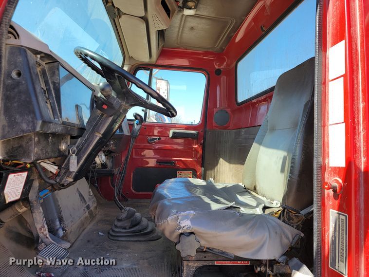 image for item JE9980 1998 International 2554  ready mix truck