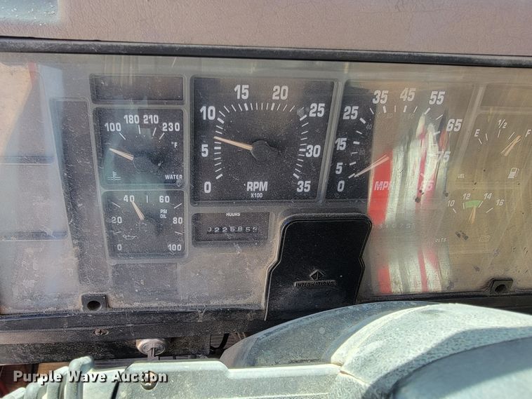 image for item JE9980 1998 International 2554  ready mix truck