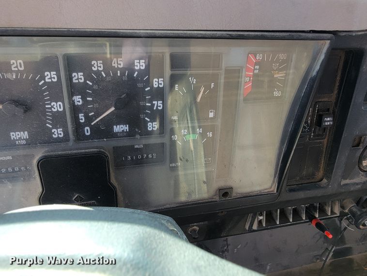 image for item JE9980 1998 International 2554  ready mix truck