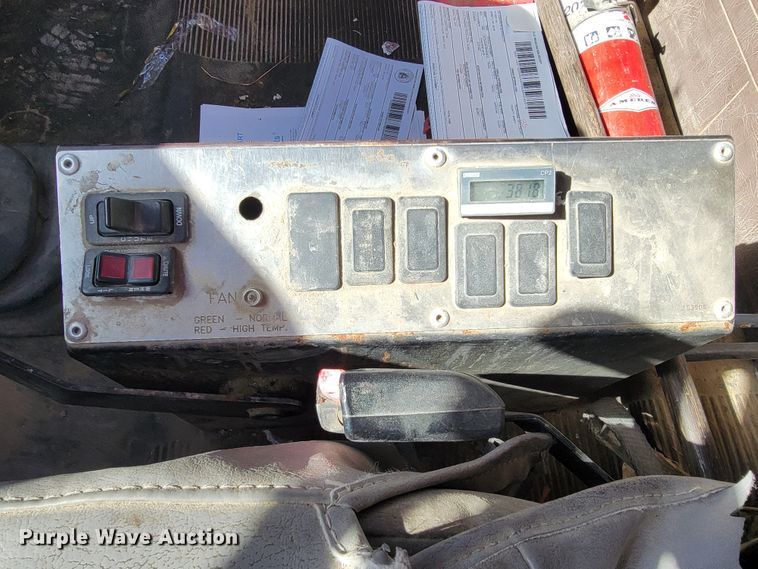 image for item JE9980 1998 International 2554  ready mix truck