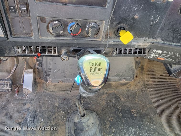 image for item JE9980 1998 International 2554  ready mix truck