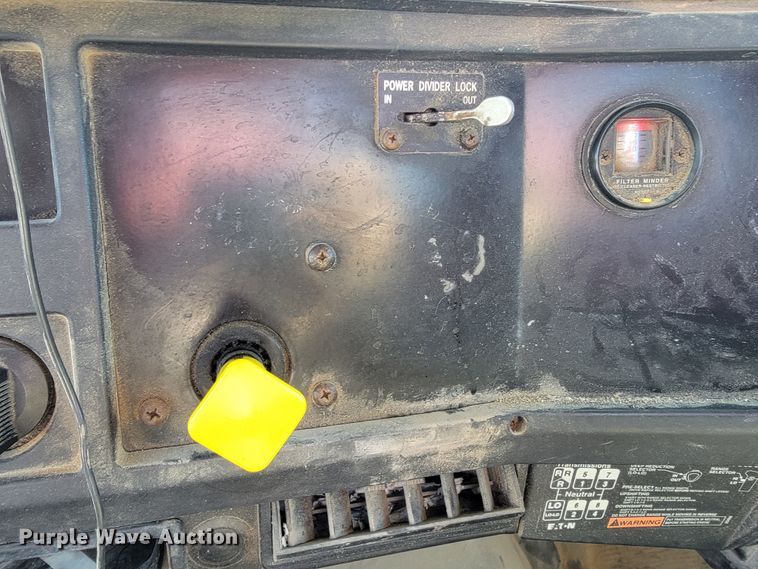 image for item JE9980 1998 International 2554  ready mix truck