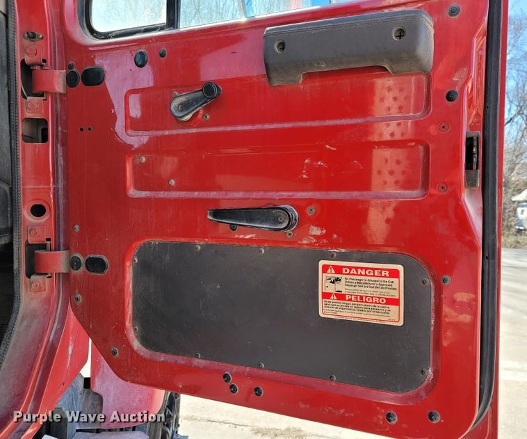 image for item JE9980 1998 International 2554  ready mix truck