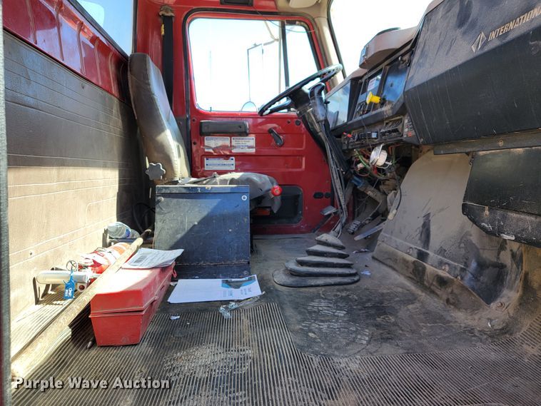 image for item JE9980 1998 International 2554  ready mix truck