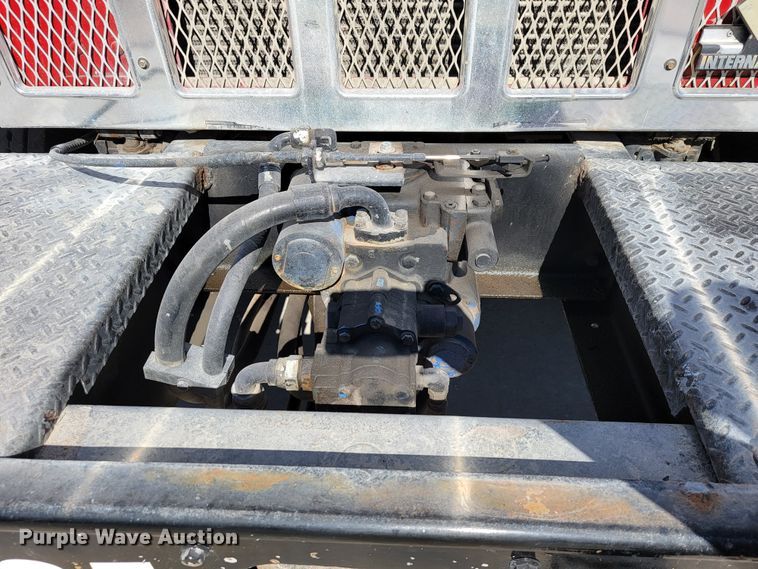 image for item JE9980 1998 International 2554  ready mix truck