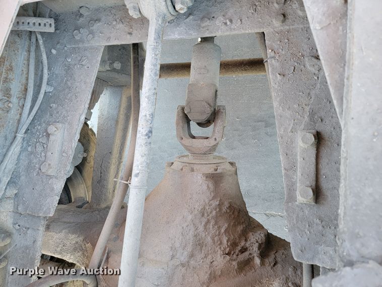 image for item JE9980 1998 International 2554  ready mix truck