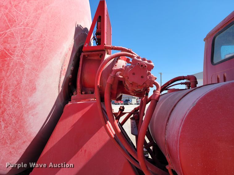 image for item JE9980 1998 International 2554  ready mix truck