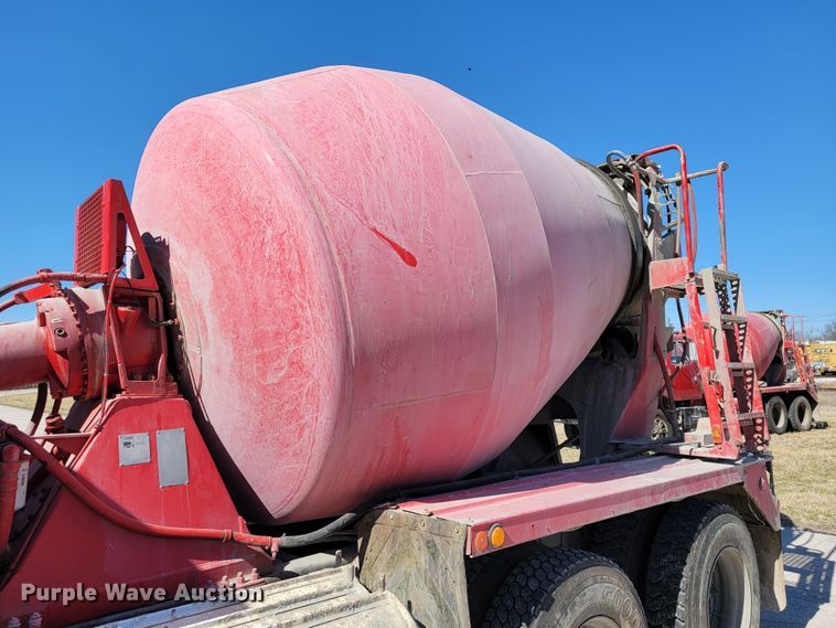 image for item JE9980 1998 International 2554  ready mix truck