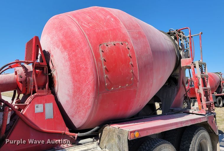 image for item JE9980 1998 International 2554  ready mix truck