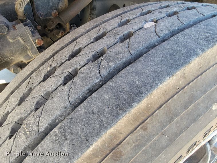 image for item JE9980 1998 International 2554  ready mix truck