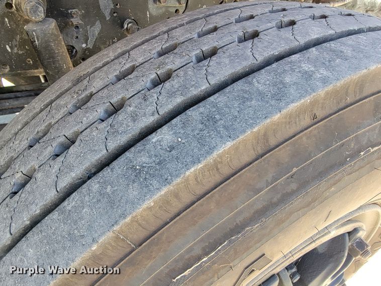 image for item JE9980 1998 International 2554  ready mix truck