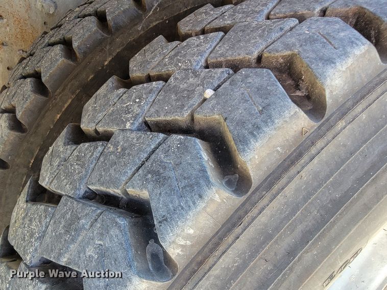 image for item JE9980 1998 International 2554  ready mix truck