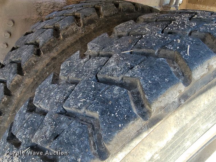 image for item JE9980 1998 International 2554  ready mix truck