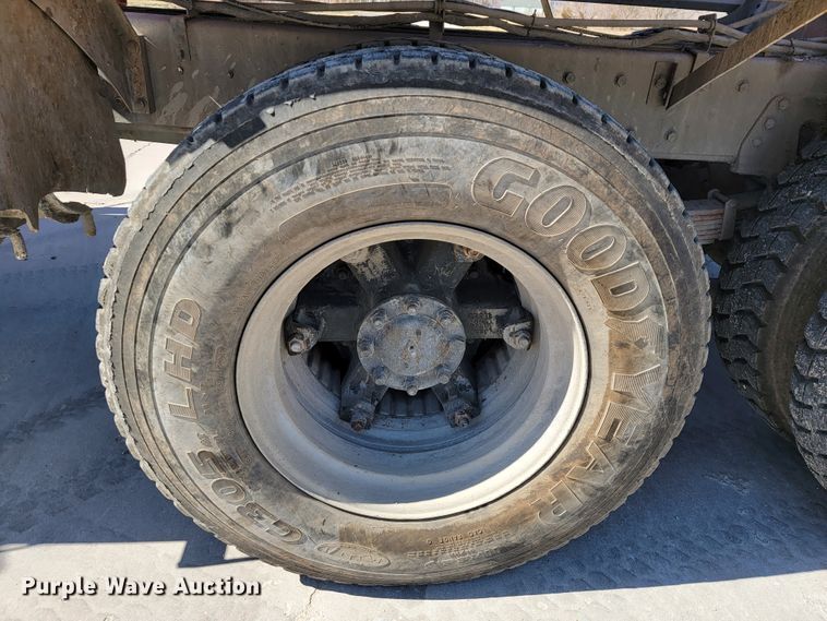 image for item JE9980 1998 International 2554  ready mix truck