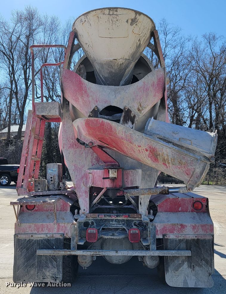 image for item JE9981 1998 International 2554  ready mix truck