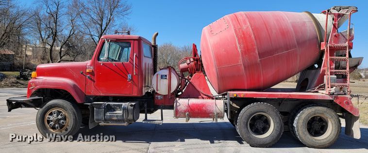 image for item JE9981 1998 International 2554  ready mix truck
