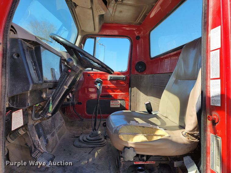 image for item JE9981 1998 International 2554  ready mix truck