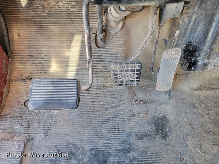 image for item JE9981 1998 International 2554  ready mix truck