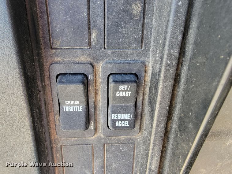 image for item JE9981 1998 International 2554  ready mix truck