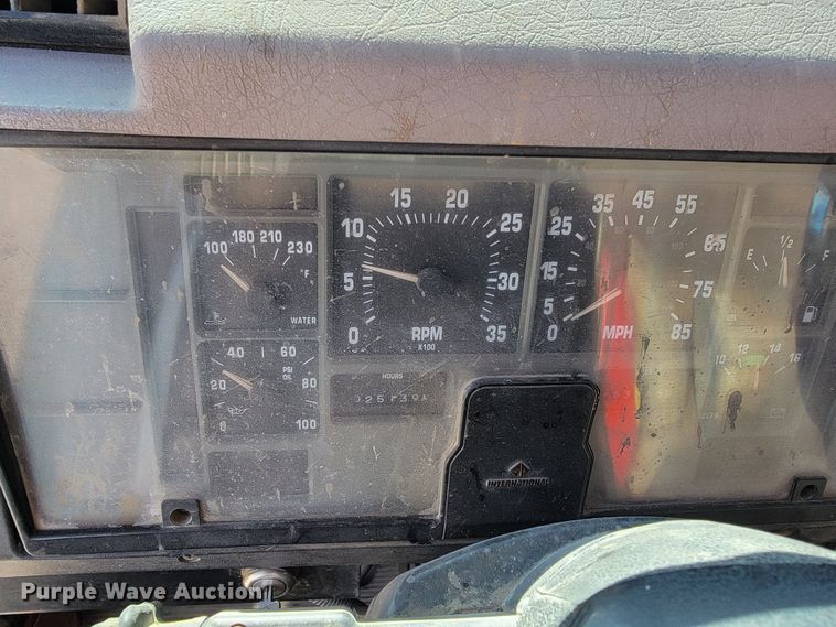 image for item JE9981 1998 International 2554  ready mix truck