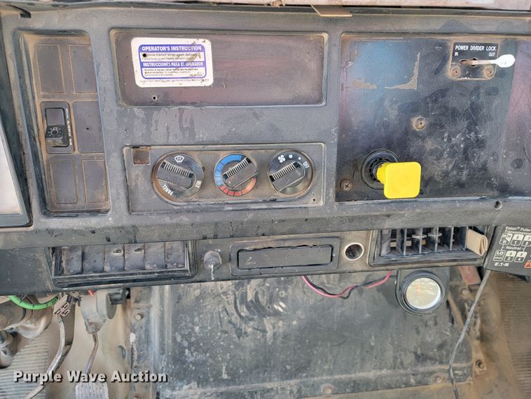 image for item JE9981 1998 International 2554  ready mix truck