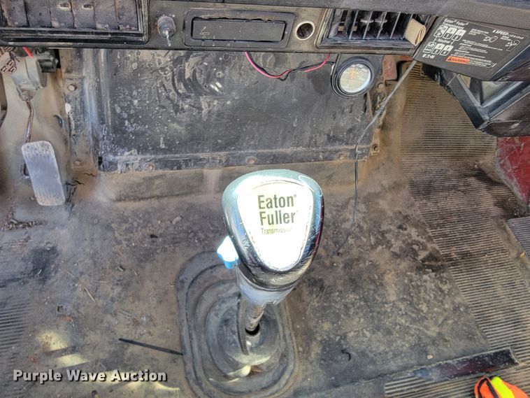 image for item JE9981 1998 International 2554  ready mix truck