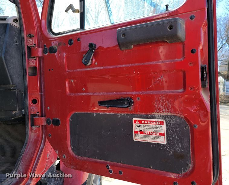 image for item JE9981 1998 International 2554  ready mix truck