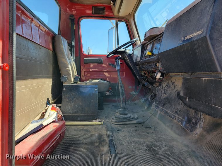 image for item JE9981 1998 International 2554  ready mix truck