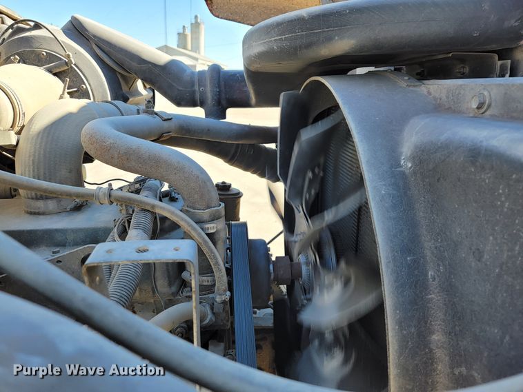 image for item JE9981 1998 International 2554  ready mix truck