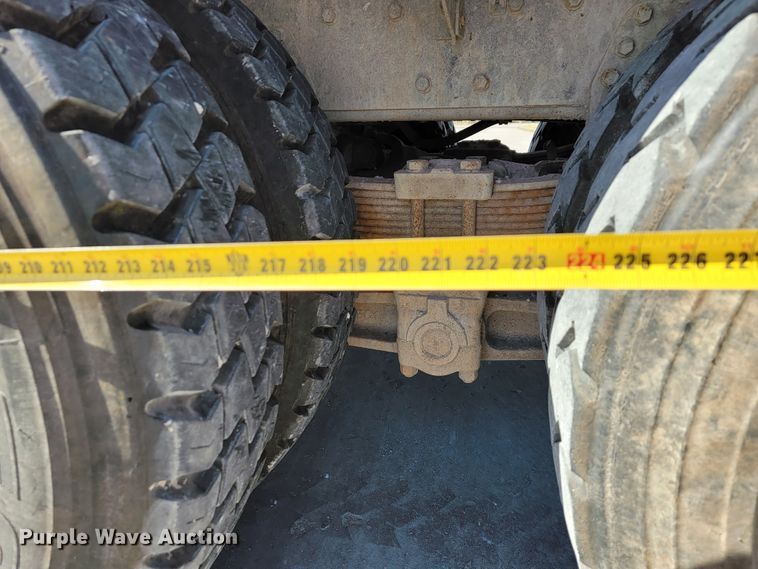 image for item JE9981 1998 International 2554  ready mix truck