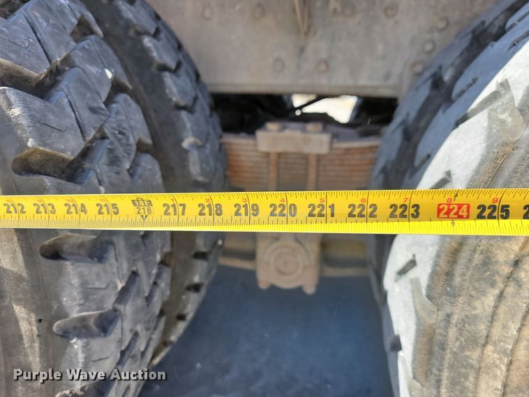 image for item JE9981 1998 International 2554  ready mix truck