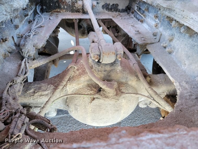 image for item JE9981 1998 International 2554  ready mix truck