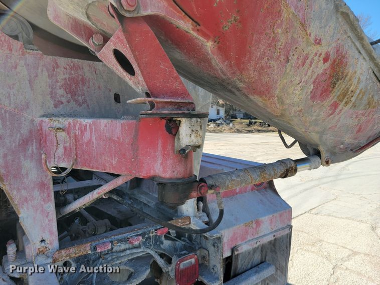 image for item JE9981 1998 International 2554  ready mix truck