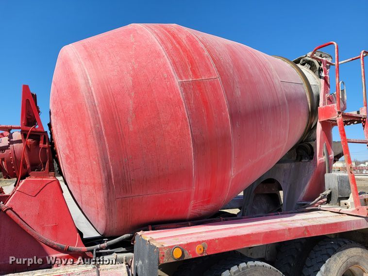 image for item JE9981 1998 International 2554  ready mix truck