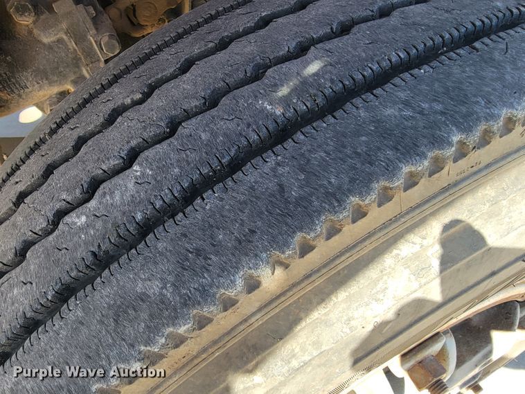 image for item JE9981 1998 International 2554  ready mix truck