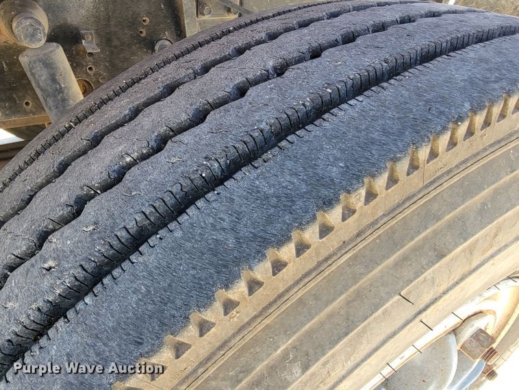 image for item JE9981 1998 International 2554  ready mix truck