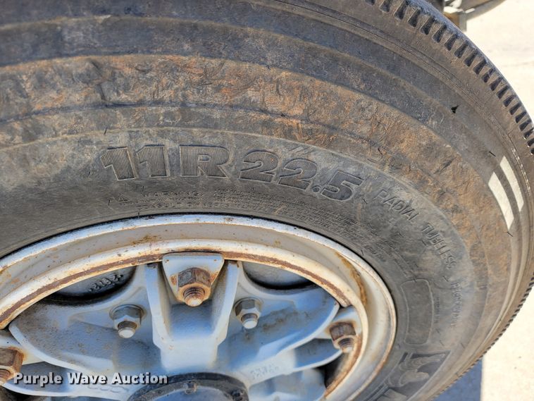 image for item JE9981 1998 International 2554  ready mix truck