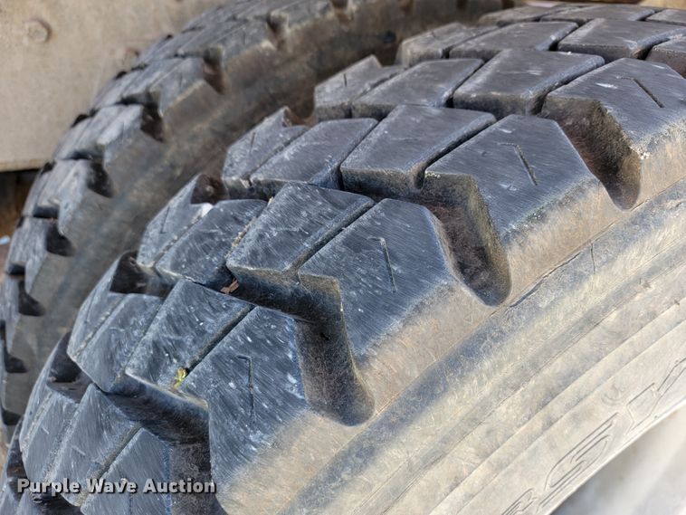 image for item JE9981 1998 International 2554  ready mix truck