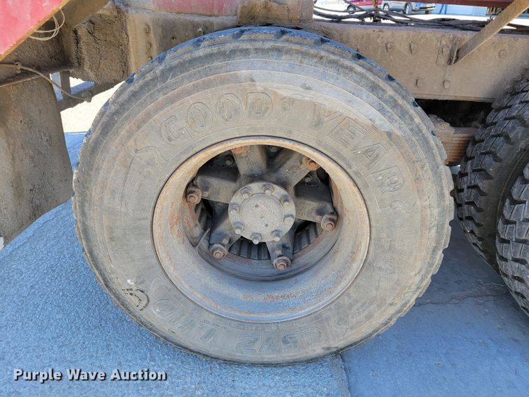 image for item JE9981 1998 International 2554  ready mix truck