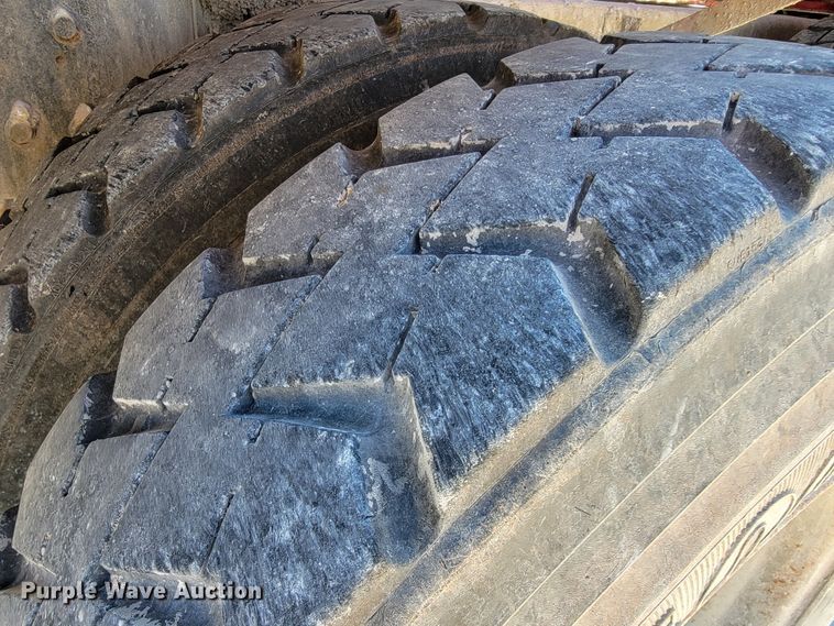 image for item JE9981 1998 International 2554  ready mix truck