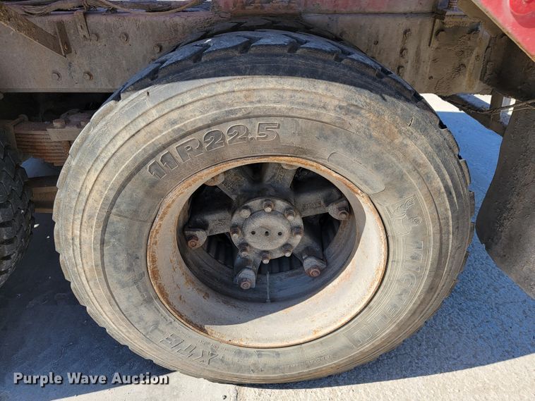 image for item JE9981 1998 International 2554  ready mix truck