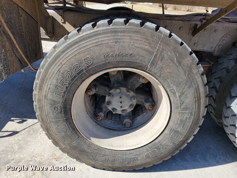 image for item JE9981 1998 International 2554  ready mix truck