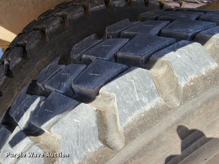 image for item JE9981 1998 International 2554  ready mix truck