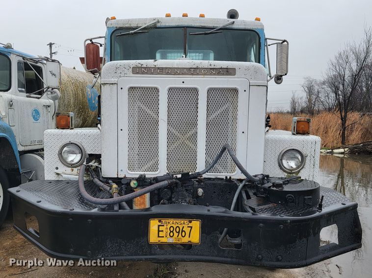 image for item JE9986 1985 International F5070 tow truck