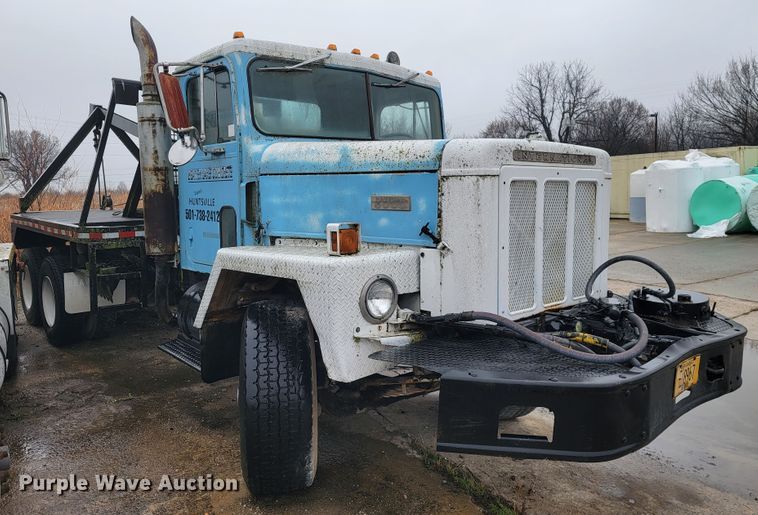 image for item JE9986 1985 International F5070 tow truck