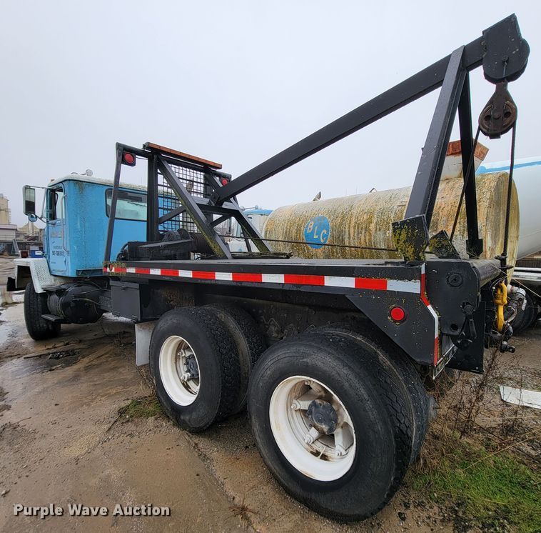 image for item JE9986 1985 International F5070 tow truck