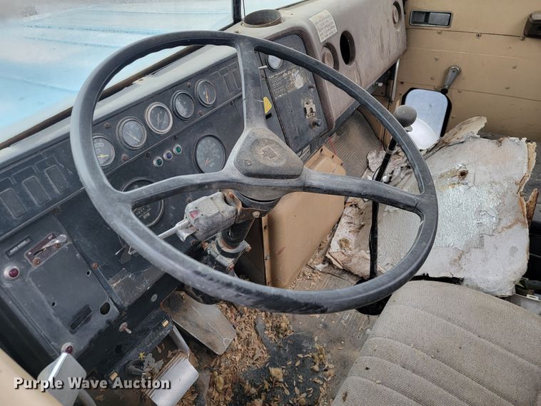 image for item JE9986 1985 International F5070 tow truck