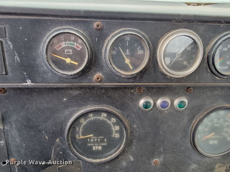 image for item JE9986 1985 International F5070 tow truck