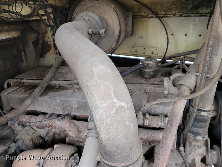 image for item JE9986 1985 International F5070 tow truck