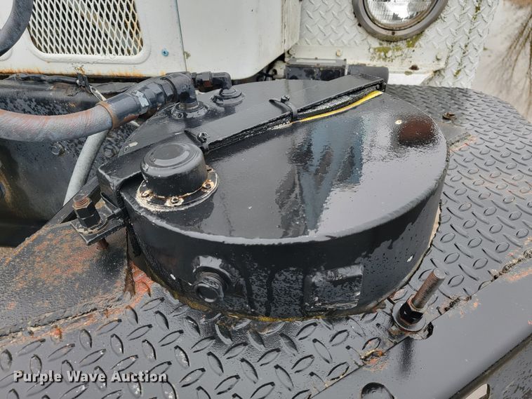 image for item JE9986 1985 International F5070 tow truck